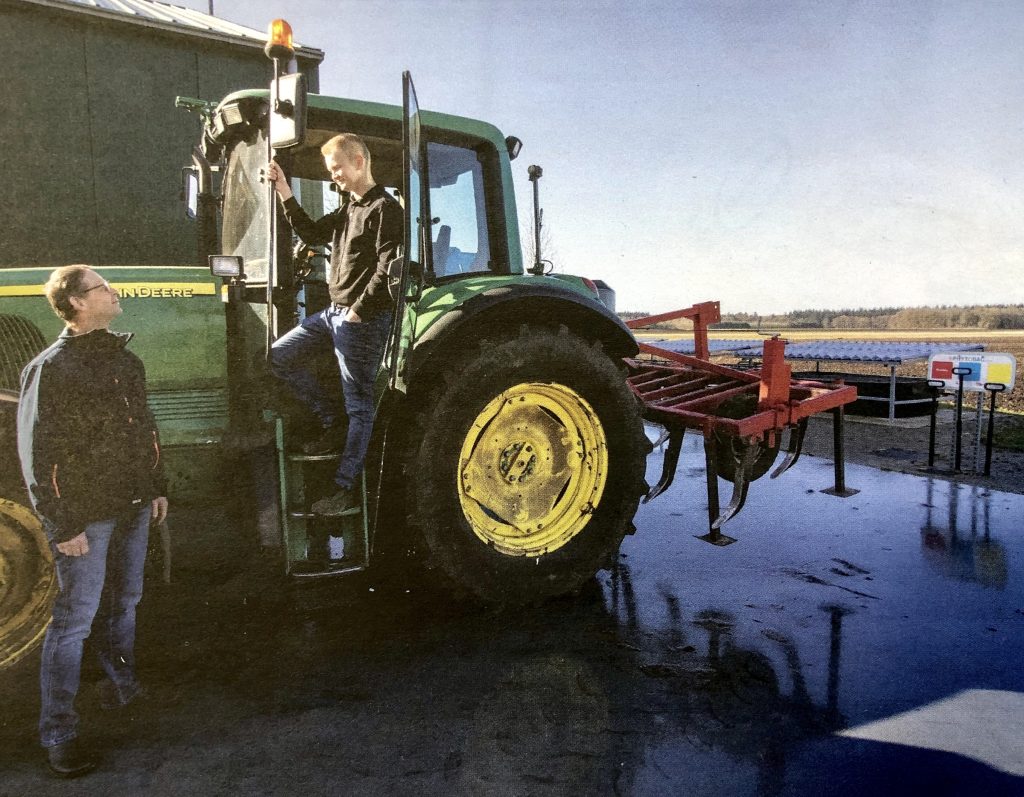 Roelof en Jeroen Kunst gebruiken hun nieuwe emissievrije wasplaats vaak. Foto: Joost de la Court.